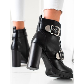 Erynn Schwarze Stiefel auf einem hohen Pfosten 1