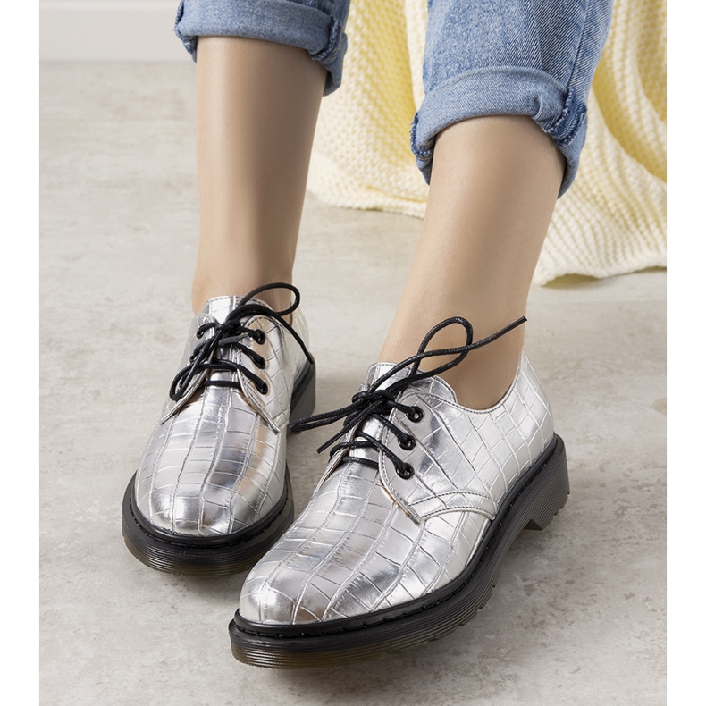 Silberne Oxfords im Flaure-Krokodilledermuster 1