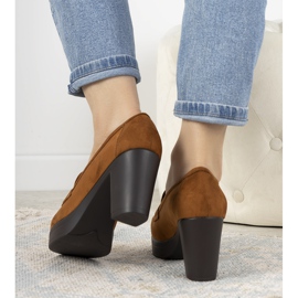 Braune Mokassins auf dem Himmelposten 1