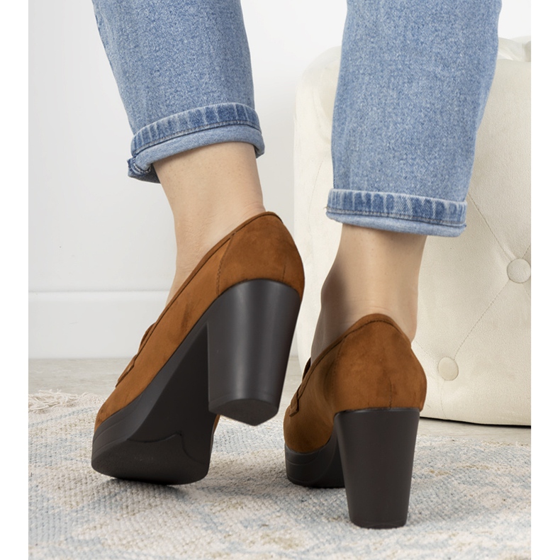 Braune Mokassins auf dem Himmelposten 1