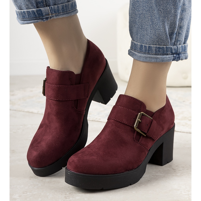 Kastanienbraune Brogues auf dem Posten von Leonie rot 1