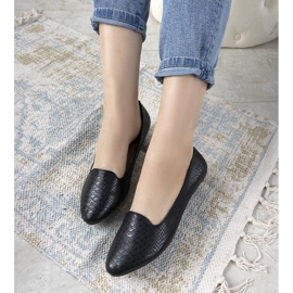 Schwarze Ballerinas im Krokodilledermuster von Aupra 1