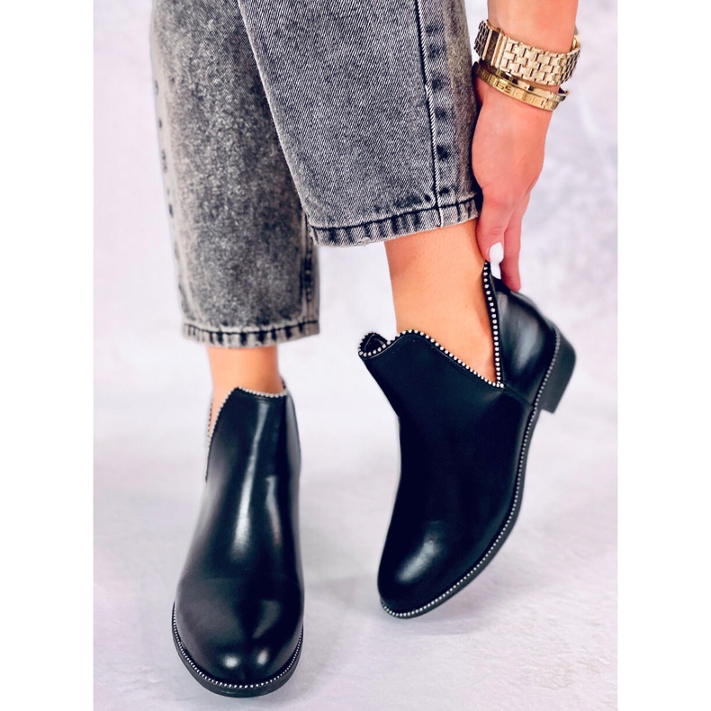 Schwarze Stiefel mit Cut-Outs Y8191 Schwarz 2