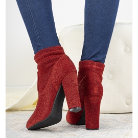 BM Rote glänzende Stiefeletten auf dem Birgit Post 1