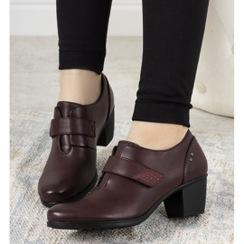 Kastanienbraune Brogues auf dem Biermann-Posten rot mehrfarbig 1