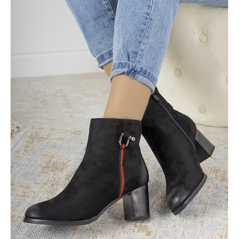 Schwarze Stiefel mit Abrieb aus Montano 1