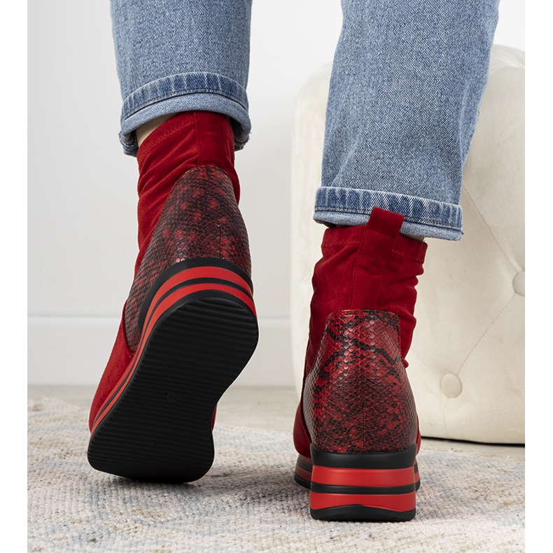 Rote Sneaker mit Garibay-Schlangenhaut-Einsatz 1