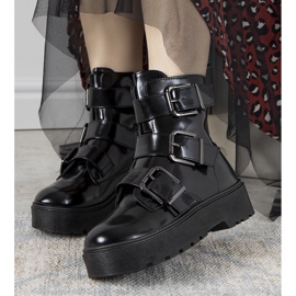 Schwarze Stiefeletten auf der Austin-Plattform 2