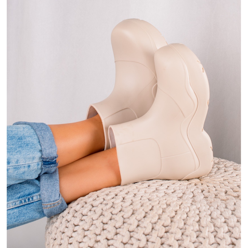 TRENDI Gummistiefel auf der Fashion-Plattform weiß 1