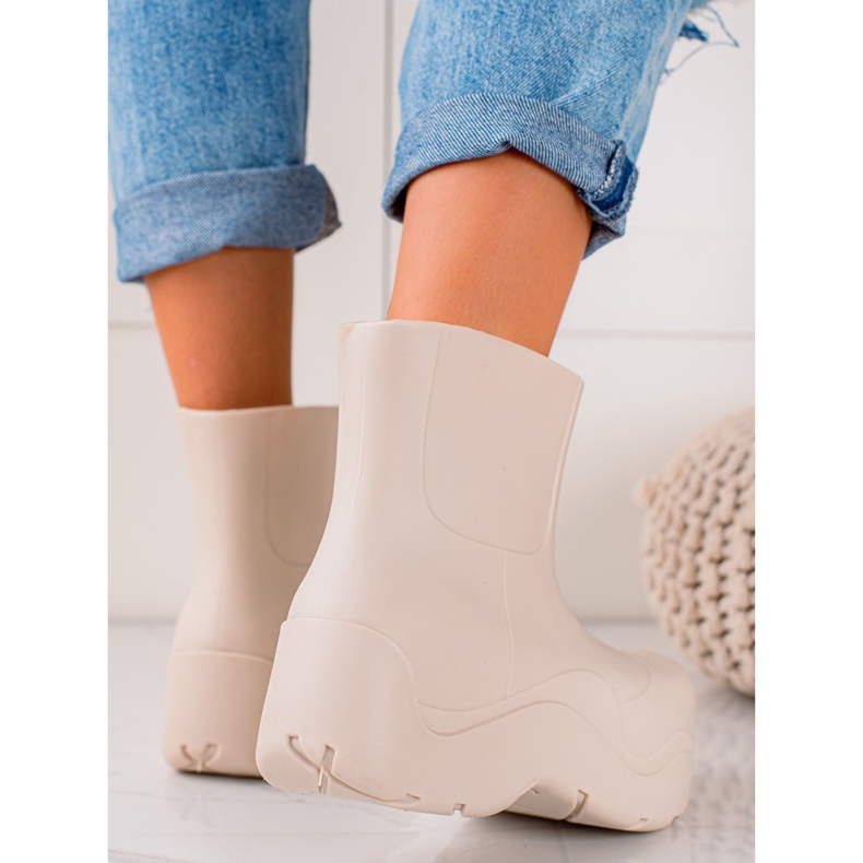 TRENDI Gummistiefel auf der Fashion-Plattform weiß 2