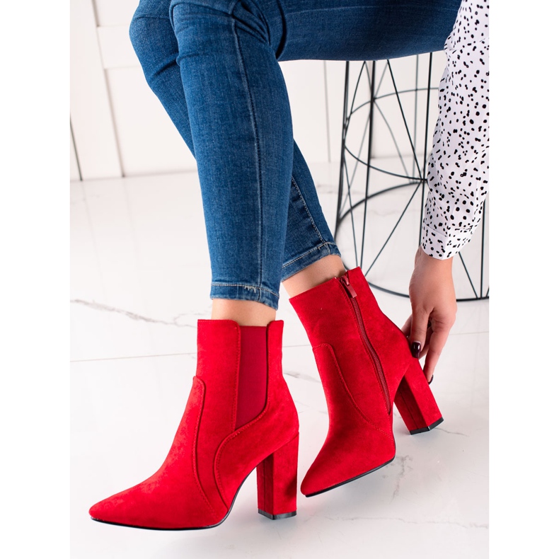Marquiz Rote stylische Booties auf einem Pfosten 1