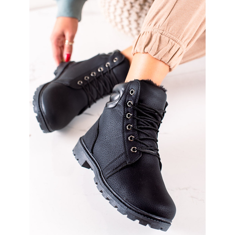 TRENDI Schwarze Trapper mit Erwärmung 2