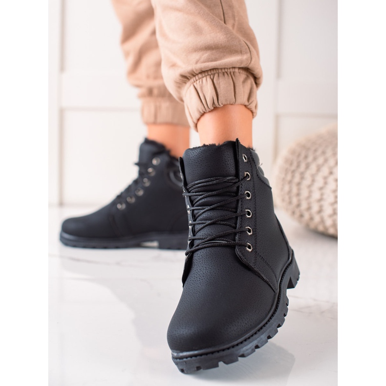 TRENDI Schwarze Trapper mit Erwärmung 1