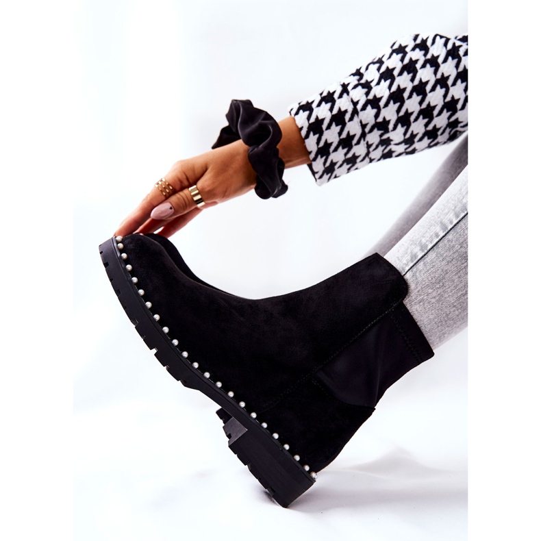 Schwarze Venie Wildlederstiefel mit Perlen 2