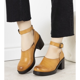 Kamelschuhe auf dem Christiane-Pfosten braun 1