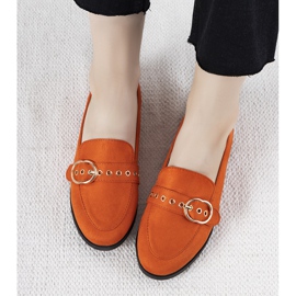 Orangefarbene Mokassins mit goldener Verreau-Dekoration 1