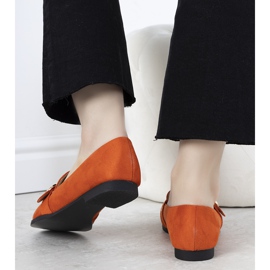 Orangefarbene Mokassins mit goldener Verreau-Dekoration 2