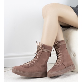 Rosa Winter-Soliz-Sneakers 1