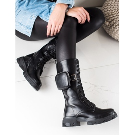 TRENDI Schwarze Stiefel auf der Plattform 1