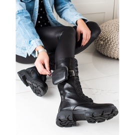 TRENDI Schwarze Stiefel auf der Plattform 2