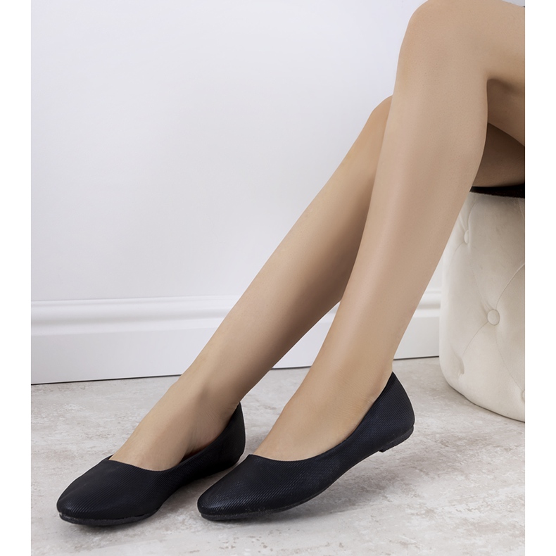 Schwarze Ballerinas aus Öko-Wildleder von Silma 2