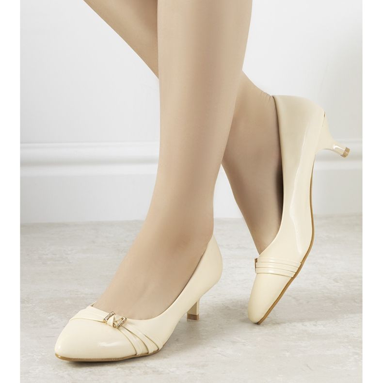 Beige Pumps auf niedrigem Majory-Absatz 1