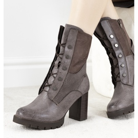 Braune Stiefeletten am Alvarado-Pfosten grau 1