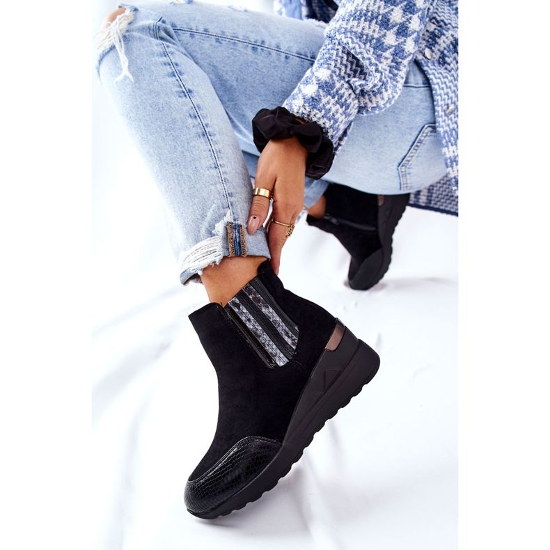 PE1 Schwarze Manakel Wildleder Keilstiefel 1