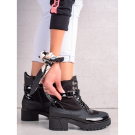 Queen Vivi Stilvolle schwarze Arbeiter 2