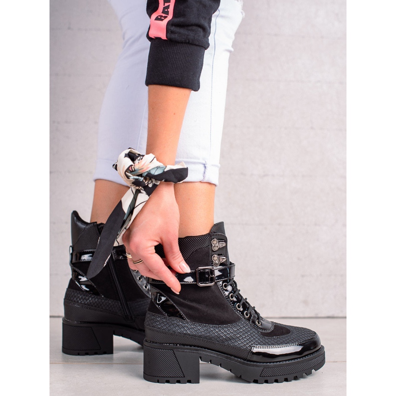 Queen Vivi Stilvolle schwarze Arbeiter 2