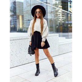 Menie Schwarze, durchbrochene Lederstiefel 1