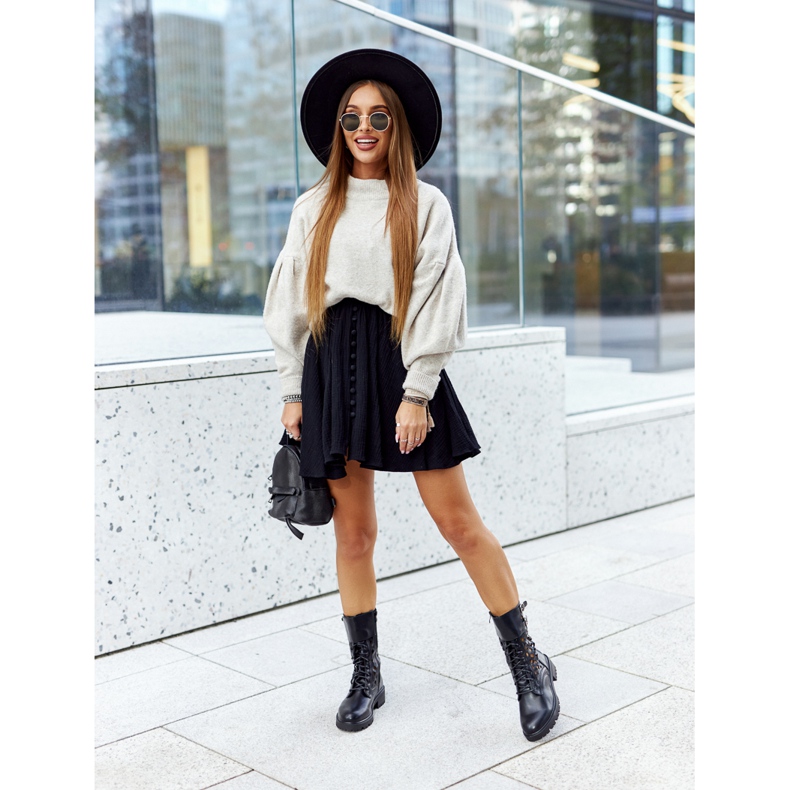 Menie Schwarze, durchbrochene Lederstiefel 1