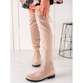 TRENDI Beige Musketiere 1