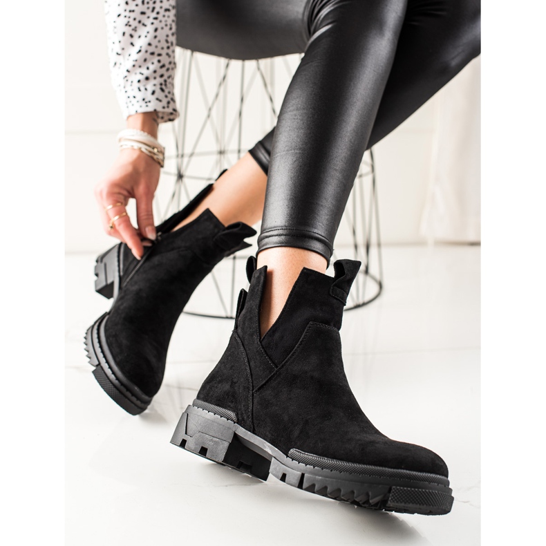 W. Potocki Ausgeschnittene Wildledertaschen schwarz 1