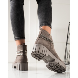 Goodin Stiefel auf der Plattform mit einer Kette beige 1