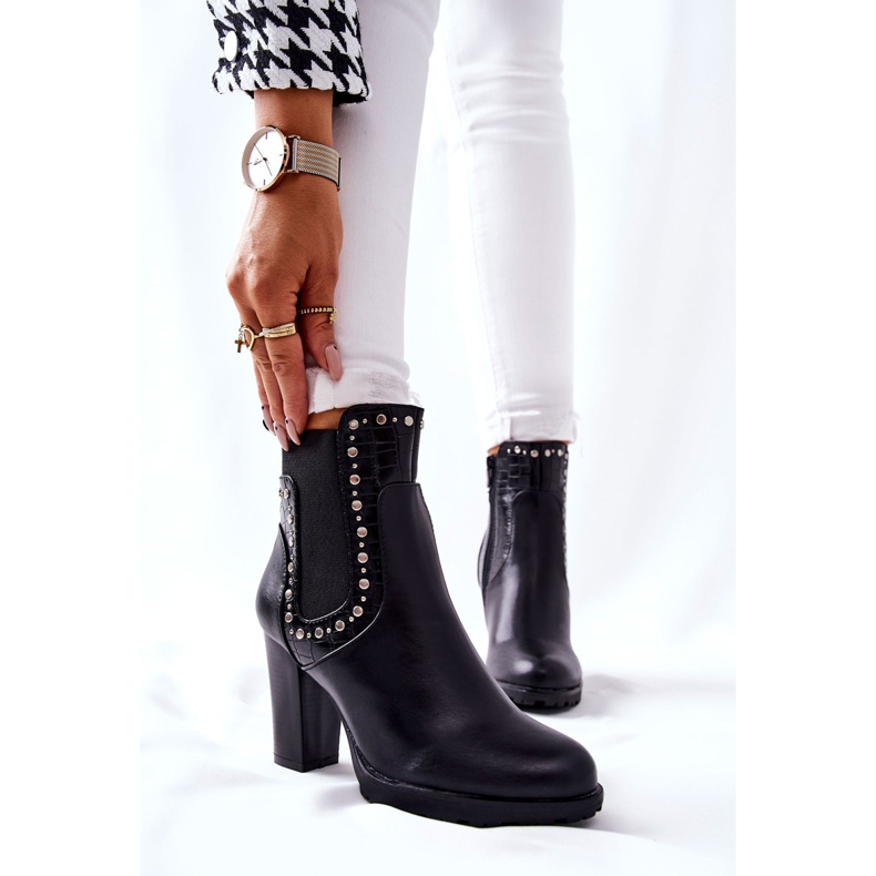 PG1 Stiefel auf einem Pfosten mit schwarzen Wissey-Jets 1