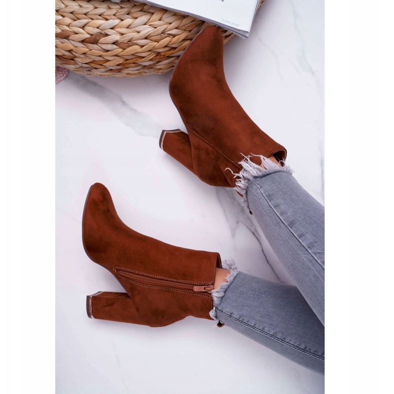 Kamelfarbene Damenstiefel mit hohem Absatz braun 4