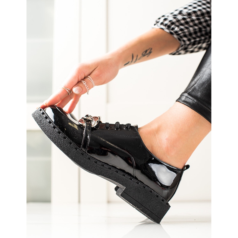 TRENDI Modische schwarze Schuhe 1