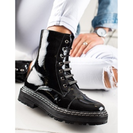 Modische Lackstiefel schwarz 1