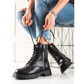 TRENDI Modische schwarze Trapper 2