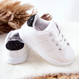 Weiße und schwarze glänzende Sneakers für Kinder 1