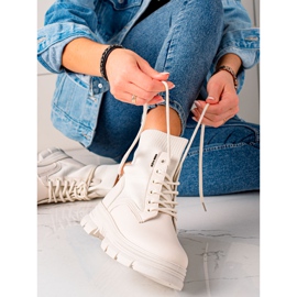 TRENDI Beige Stiefel zum Schnüren 1