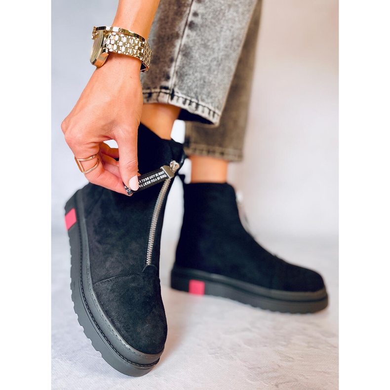 Pitt – Flache Stiefel aus Wildleder in Schwarz 2