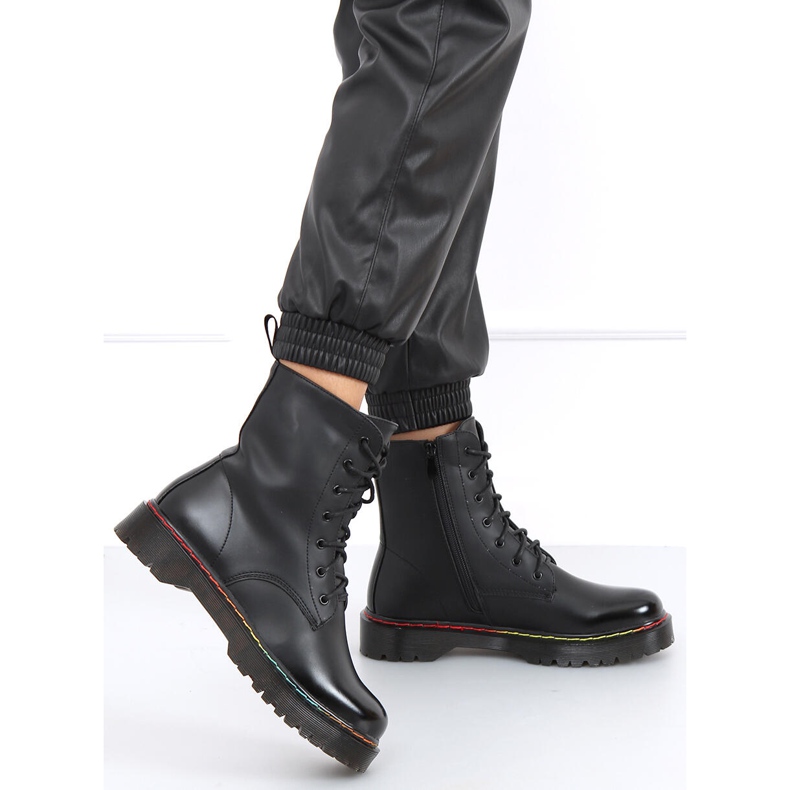 Martensiaki mit dem farbigen Ohio Black Faden schwarz 1