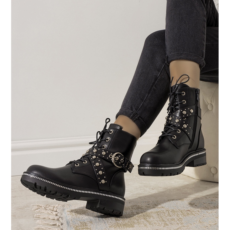 Schwarze isolierte Stiefel von Joann 1