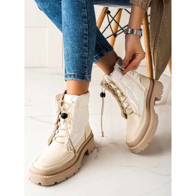 Small Swan Beige Schneestiefel auf der Plattform 2