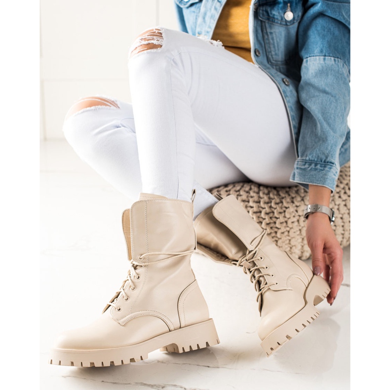 TRENDI Klassische große Trapper beige 2