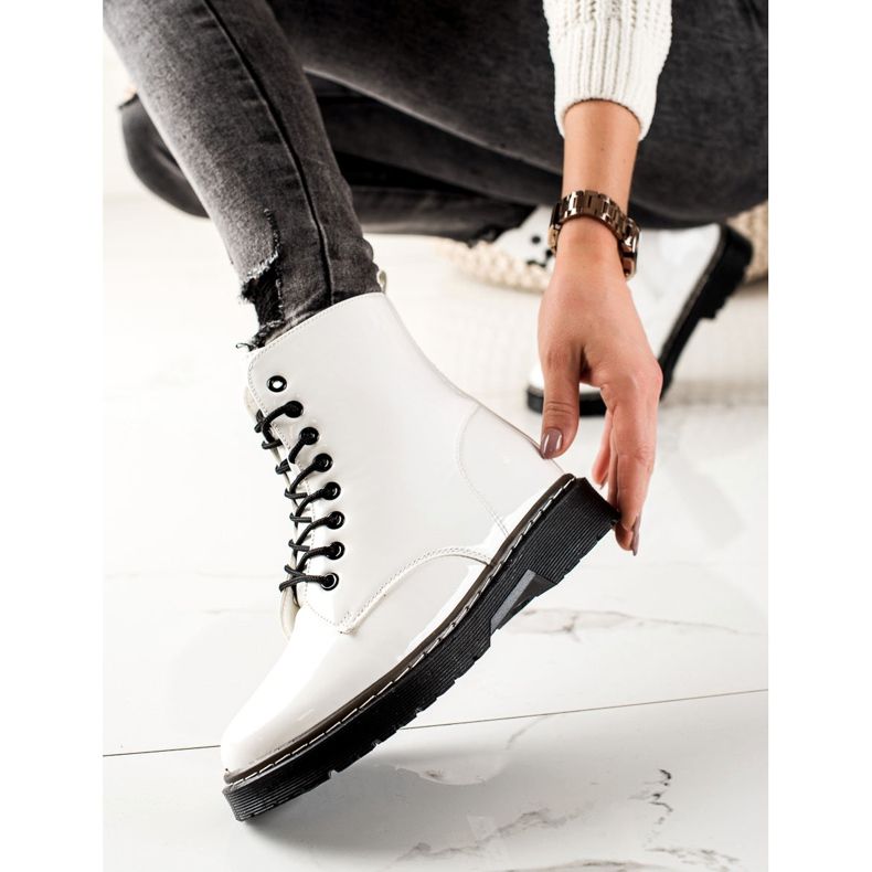 TRENDI Weiße isolierte Stiefel 1