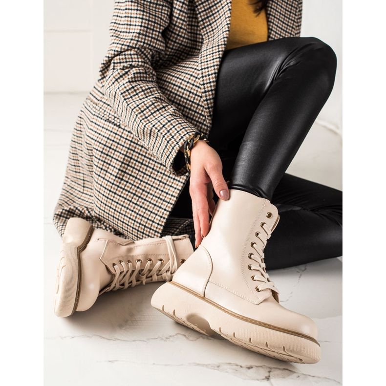 TRENDI Beige Taschen auf der Plattform 1