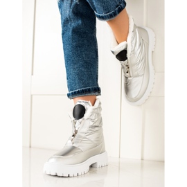 TRENDI Silberne glänzende Schneestiefel 1